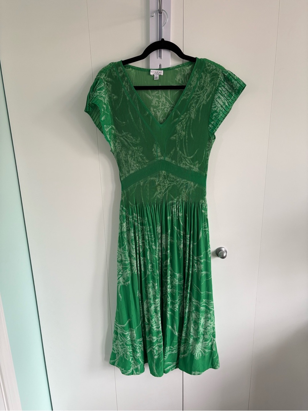 Current Air Green V‑Neck Pleated Midi Dress